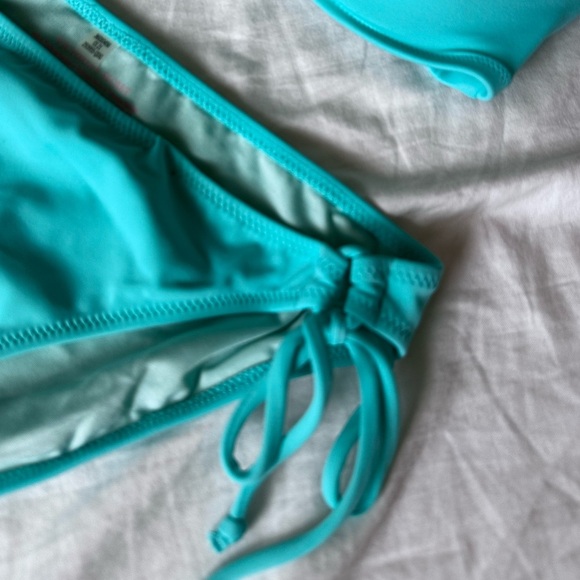 Victoria’s Secret 3 piece padded strapless bikini with tie side bottoms Medium - Picture 3 of 7